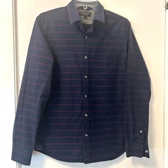 Banana Republic Casual Button-Down Shirt Navy Blue Red Stripe Men's size Small - Picture 2 of 10